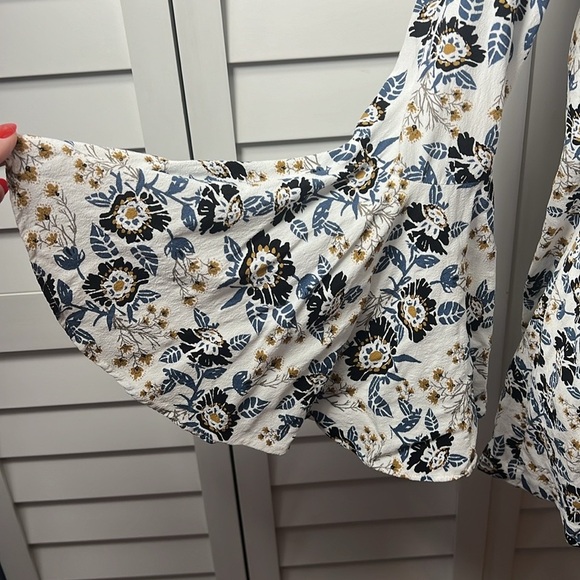 Free People Magic Mystery Floral Flare Sleeve Boho Tunic Top Size XS - Picture 9 of 13